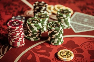 Mobile live-dealer interface with low-data streaming activated